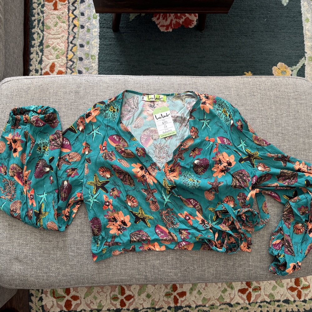 Loco Lindo Teal Seashell Print wrap Top NWT SIZE 2x